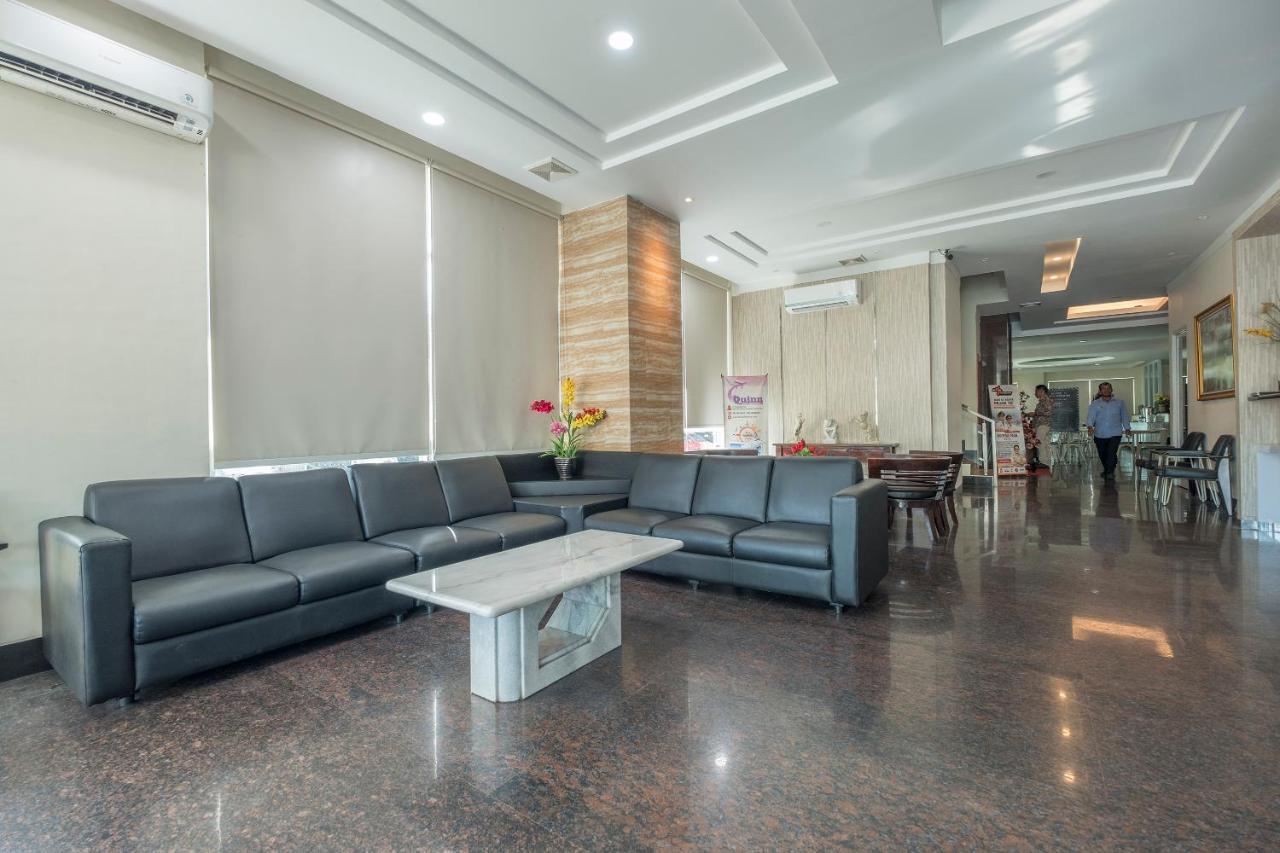 Oyo 1114 Hotel Denpasar Makassar Ngoại thất bức ảnh