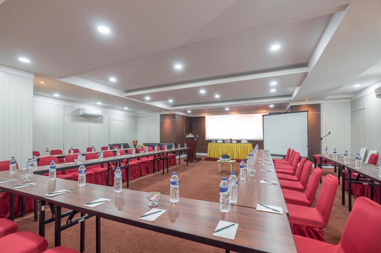 Oyo 1114 Hotel Denpasar Makassar Ngoại thất bức ảnh