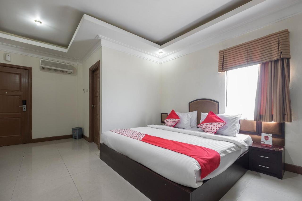 Oyo 1114 Hotel Denpasar Makassar Ngoại thất bức ảnh