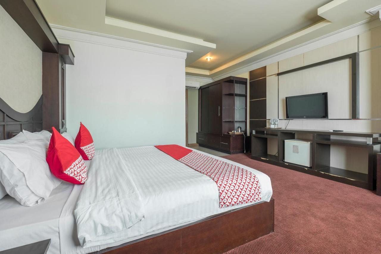 Oyo 1114 Hotel Denpasar Makassar Ngoại thất bức ảnh