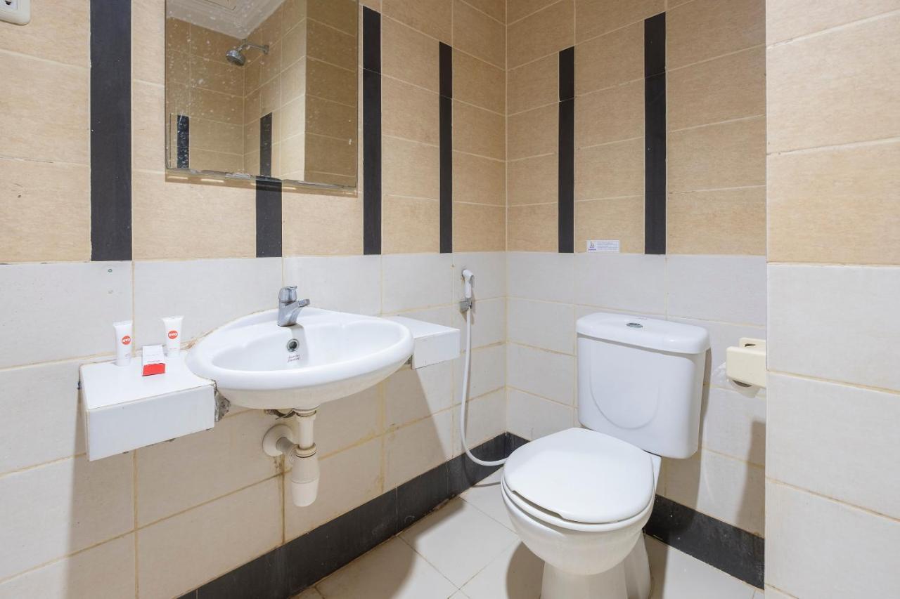 Oyo 1114 Hotel Denpasar Makassar Ngoại thất bức ảnh