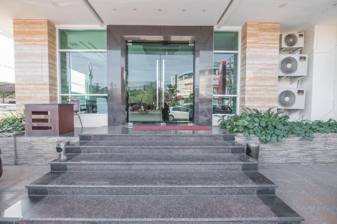 Oyo 1114 Hotel Denpasar Makassar Ngoại thất bức ảnh