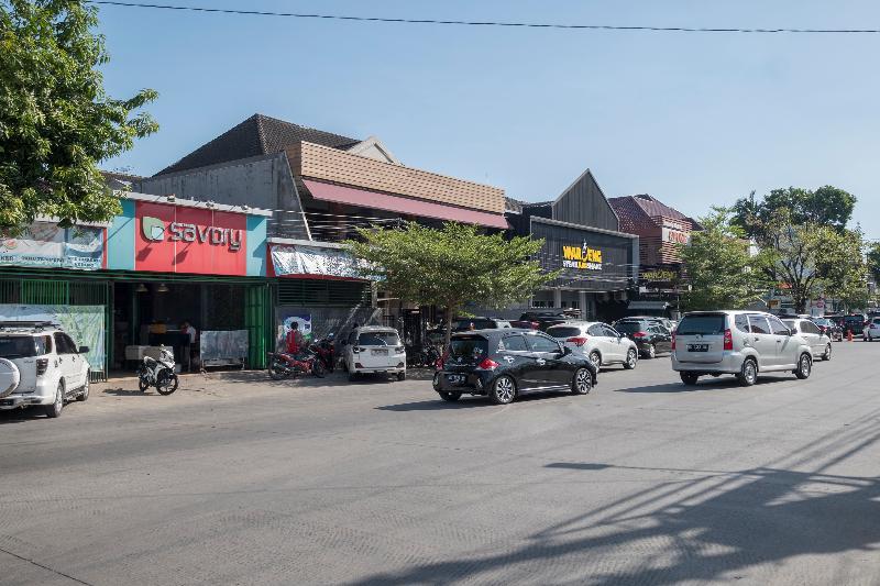 Oyo 1114 Hotel Denpasar Makassar Ngoại thất bức ảnh