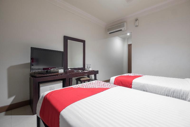Oyo 1114 Hotel Denpasar Makassar Ngoại thất bức ảnh